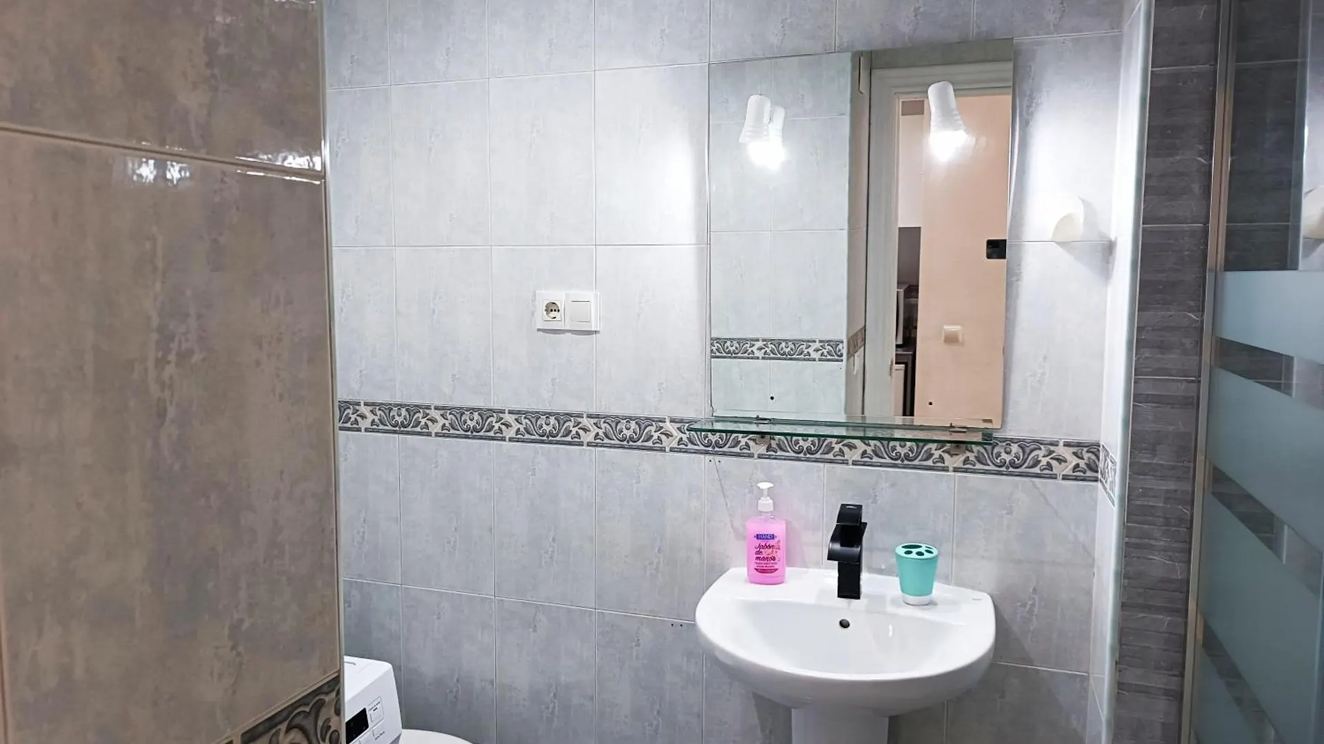 Apartment Ver4 - Centro A 100 Metros - Playa A 600 Metros - Wifi - Piscinas - Fire Stick Amazon Torremolinos Spain